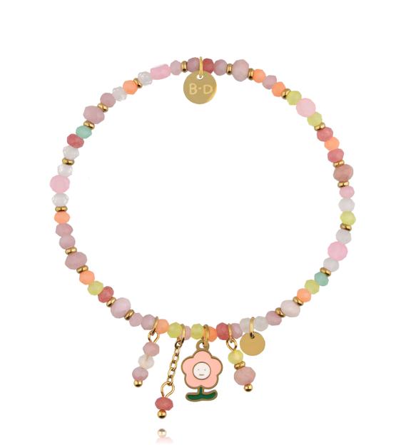 Bransoletka z pastelowych kamieni z zawieszką kwiatka BTW3570