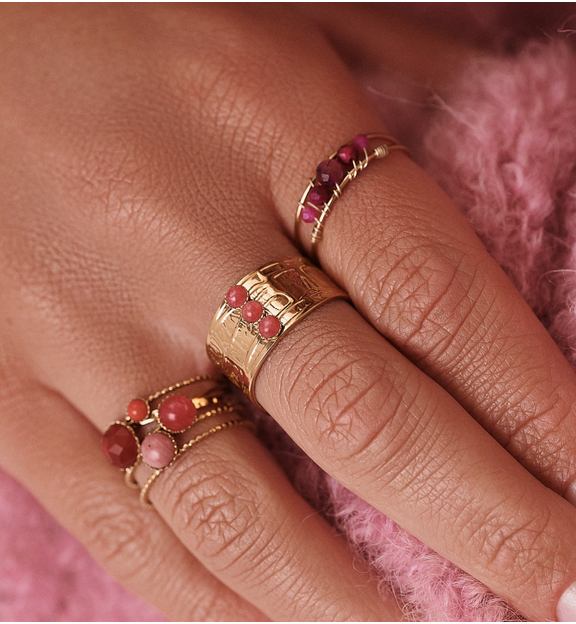 Pierścionek regulowany złoty z jadeitami barwionymi PEA0026