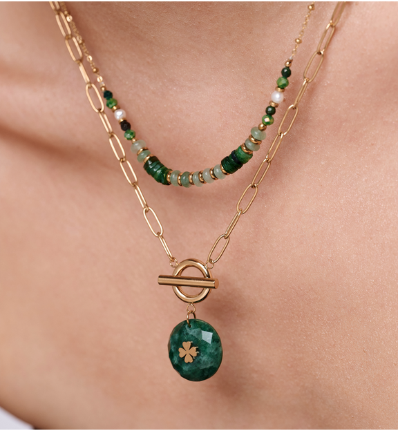 Zestaw złotych naszyjników z zielonymi kamieniami i zawieszką z koniczyną ZN0117