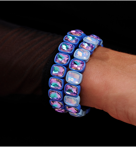 Bransoletka w intensywnym błękicie z opalizującymi kryształami BCR0057