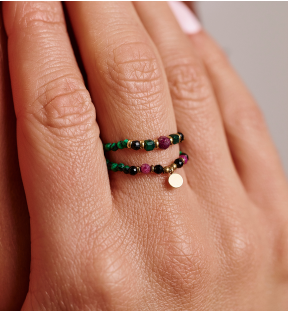Pierścionek elastyczny z malachitem, czarnym turmalinem i rubinem PTW0631