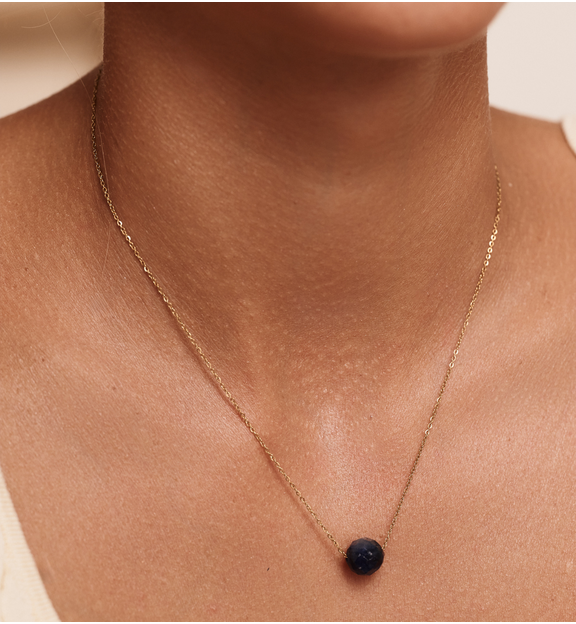 Naszyjnik z lolitem na delikatnym łańcuszku NLB0342