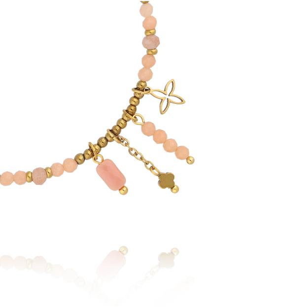 Bransoletka z kamieni w odcieniu pudrowego różu z zawieszkami BTW3572