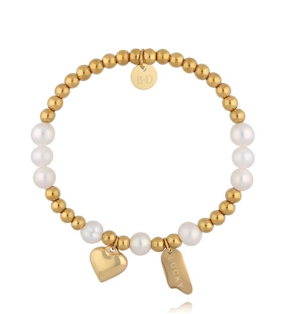 Bransoletka z perełkami i złotymi kulkami z zawieszkami serca i „Lucky”  BSY0609