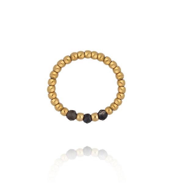 Pierścionek elastyczny ze złotych kuleczek z czarnym agatem PTW0621