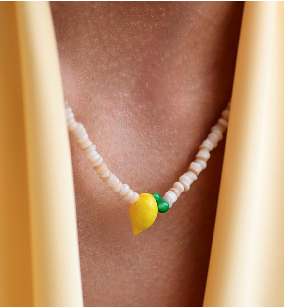 Naszyjnik z naturalnej muszli z zawieszką cytryny NPA1478