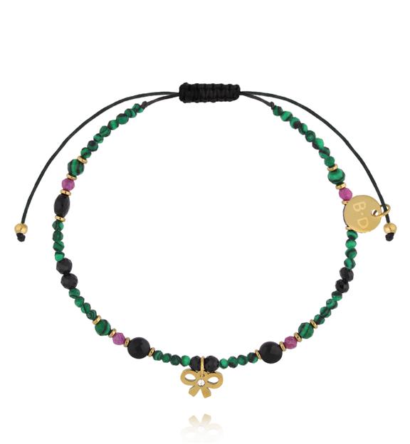 Bransoletka na sznurku z malachitu, czarnego agatu i rubinu z zawieszką kokardki  BTW3584