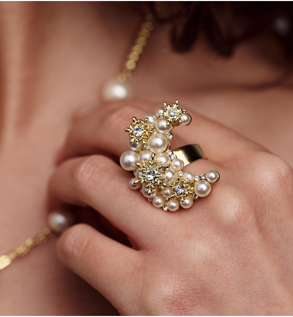 Zestaw biżuterii z perłami i złotymi akcentami ZN0132