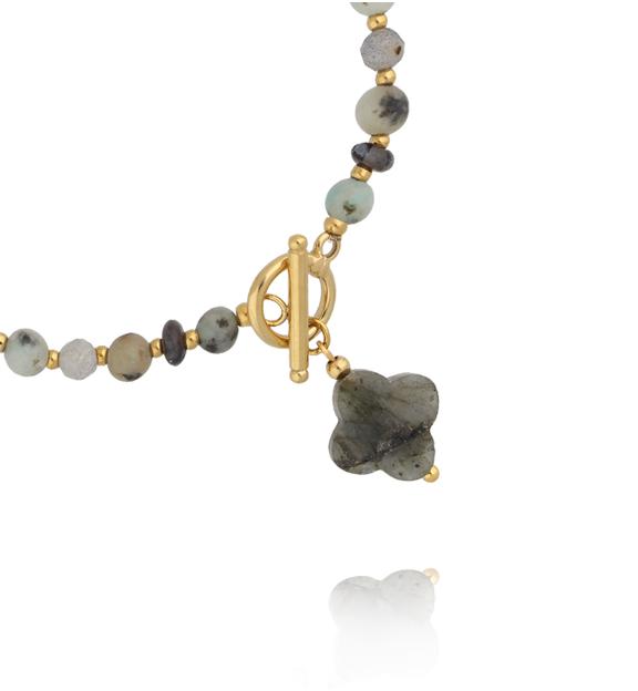 Bransoletka z labradorytami z koniczynką i złotym zapięciem BPA0644