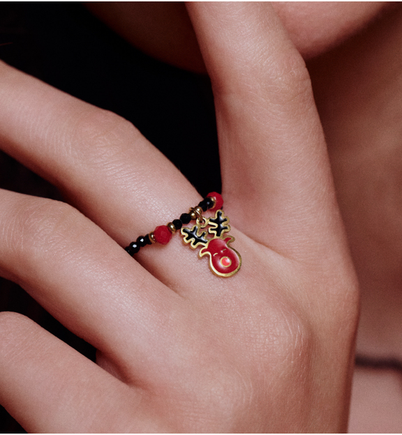 Pierścionek elastyczny czarno czerwony z reniferem PTW0525