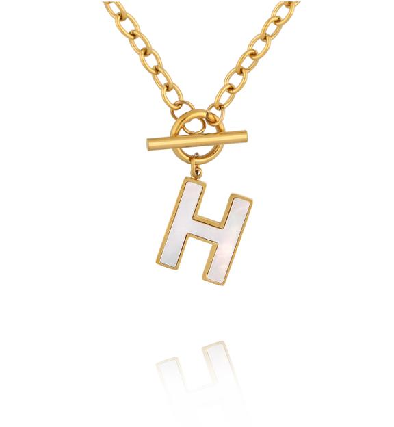 Naszyjnik z literą H i zapięciem toggle NSY0862