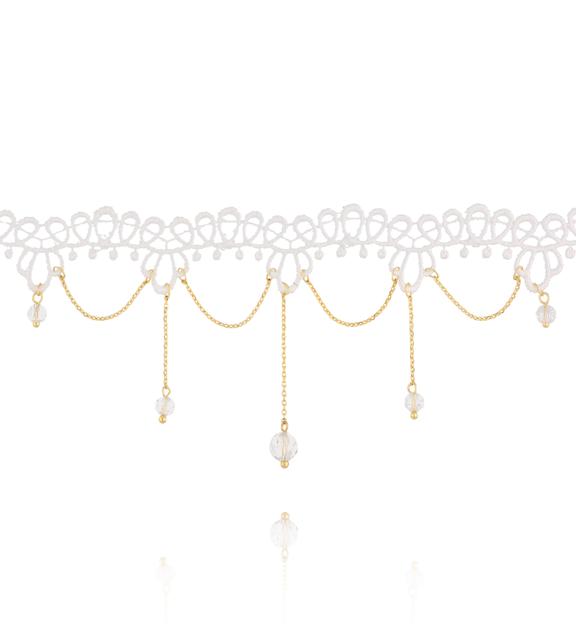Choker z białej koronki z delikatnymi łańcuszkami i kryształkami NLU0045