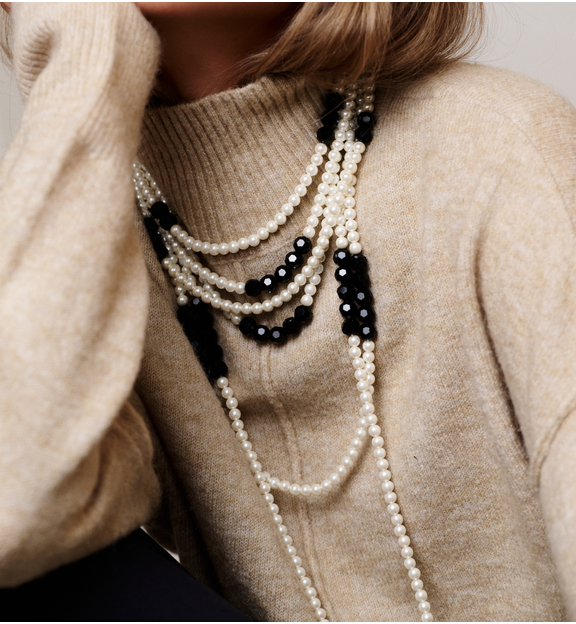 Naszyjnik z perłami i czarnymi koralikami NS0347