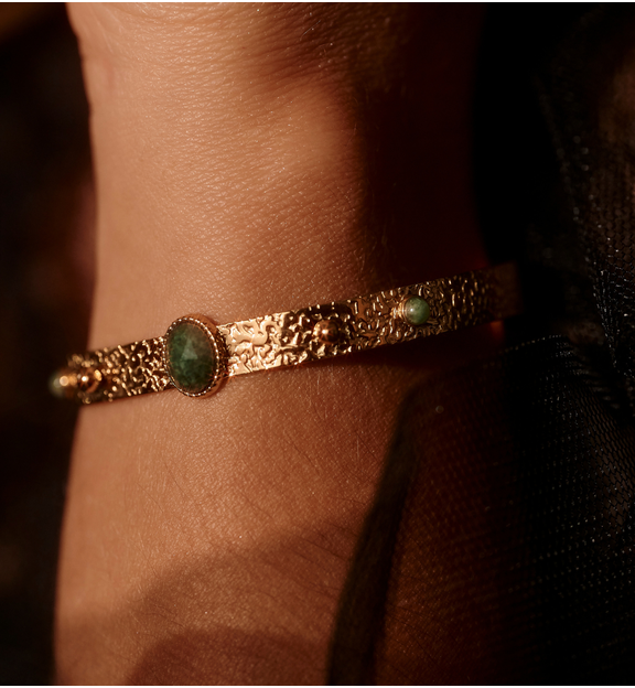 Bransoletka otwarta złocona z jadeitem afrykańskim BEA0014