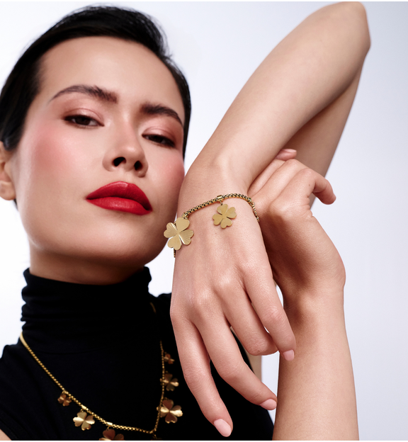 Bransoletka na łańcuszku z wiszącymi koniczynkami BEA0053