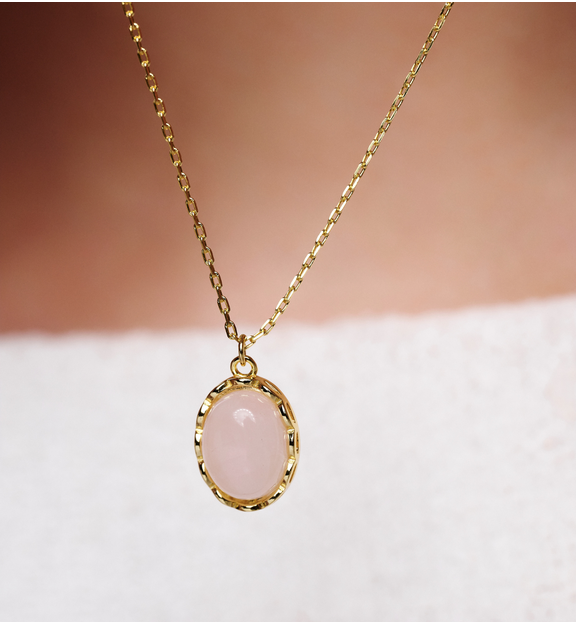 Naszyjnik z owalną zawieszką z kwarcu różowego NCA0094