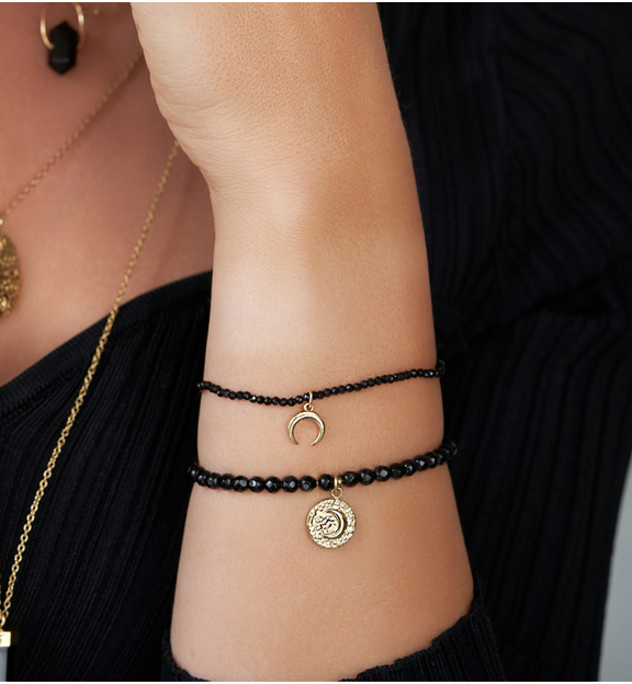 Bransoletka z onyksami i złotą zawieszką New Moon BSC1002