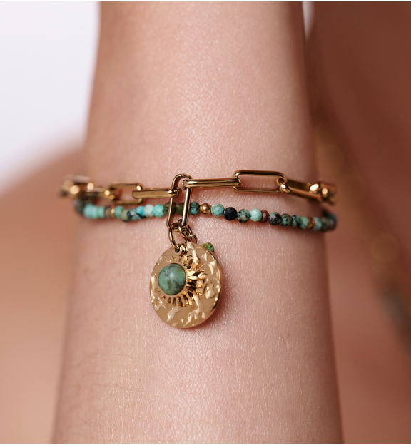 Bransoletka z afrykańskim turkusem i pozłacaną zawieszką BPA0574