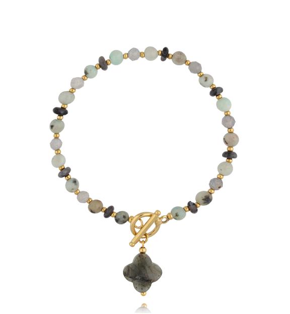 Bransoletka z labradorytami z koniczynką i złotym zapięciem BPA0644