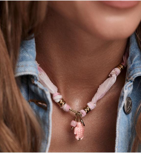 Naszyjnik różowy z tkaniny z zawieszką żółwia NSH0128