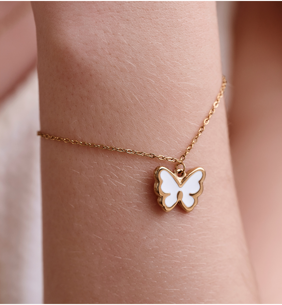 Delikatna bransoletka z motylem na złotym łańcuszku BSY0566