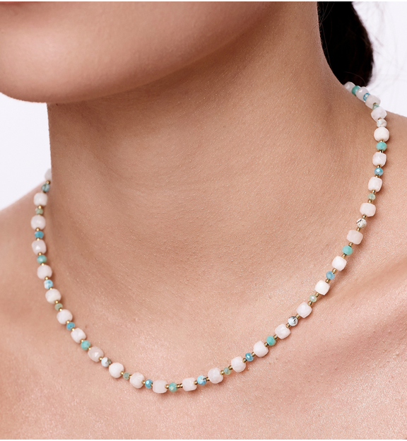 Naszyjnik z kamieniem księżycowym i delikatnymi akcentami szklanymi NPA1466