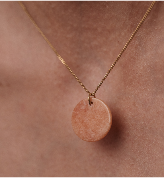 Naszyjnik z pomarańczową okrągłą zawieszką z awenturynu NPA1606