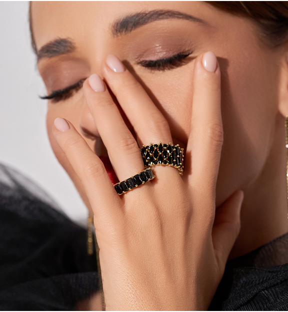 Pierścionek złoty z czarnymi kryształkami szeroki Magnificent PRG0295