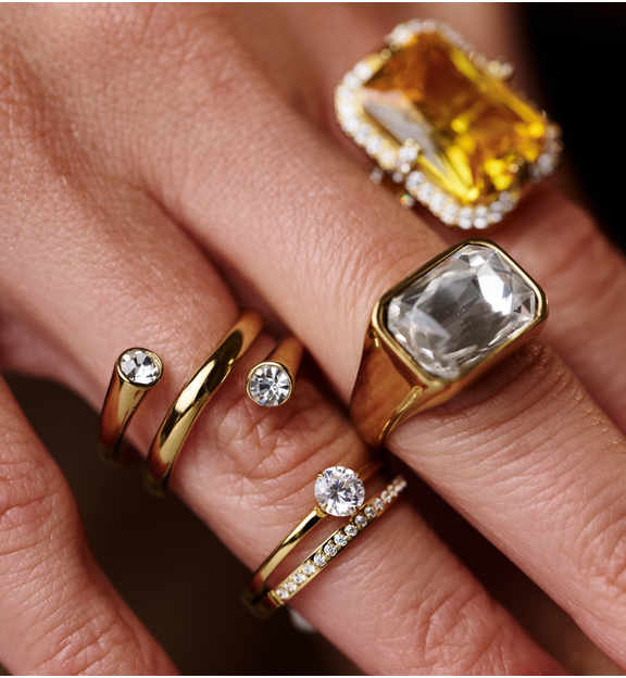 Pierścionek złoty spiralny z cyrkoniami PSY0231