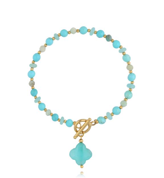 Bransoletka z amazonitami z koniczynką i złotym zapięciem BPA0643