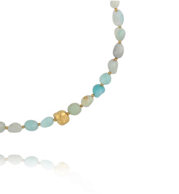 Naszyjnik z amazonitu z ozdobnym złotym detalem NPA1474