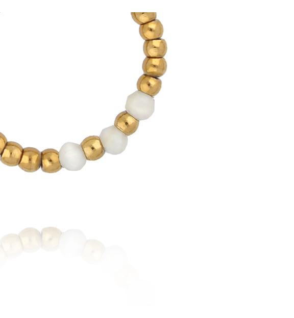 Pierścionek elastyczny ze złotych kuleczek z białą muszlą PTW0617