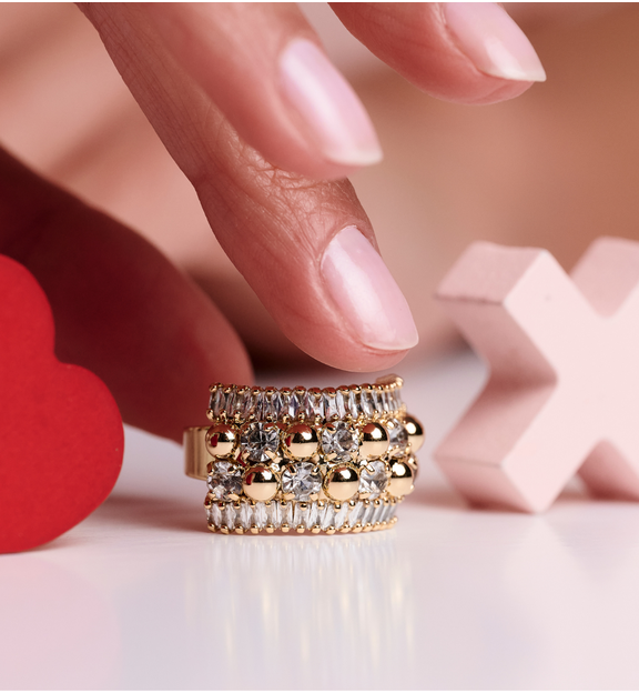 Pierścionek złocony z kulkami i kryształami PSS0217