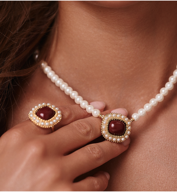 Zestaw z perłami i bordowym akcentem ZN0014
