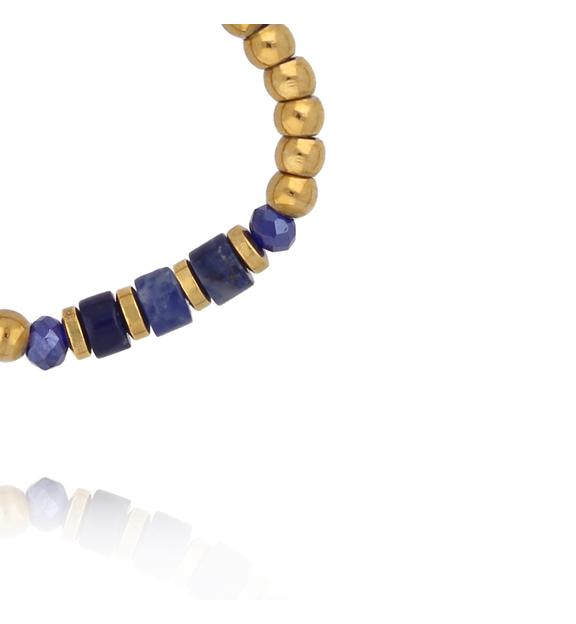 Pierścionek elastyczny ze złotych kuleczek z niebieskim sodalitem PTW0628