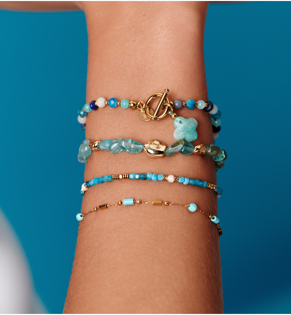 Bransoletka z niebieskimi i białymi kamieniami oraz zawieszką koniczyna BSC2365