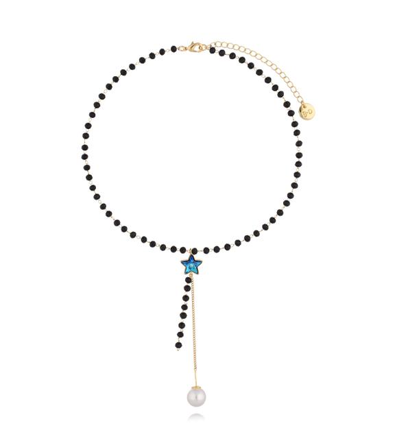 Naszyjnik z czarnych koralików i niebieską gwiazdą NLU0049