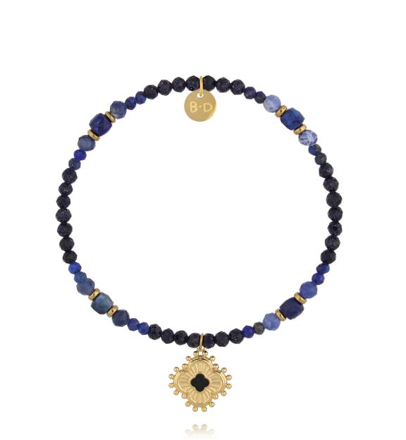 Bransoletka z sodalitami z ozdobną koniczyną BTW3506