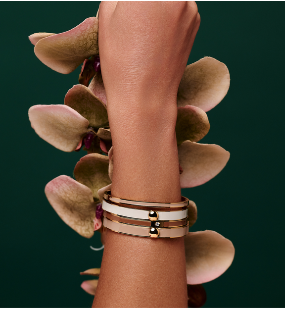 Zestaw sztywnych bransoletek w odcieniach złota, beżu i cappuccino ZN0205