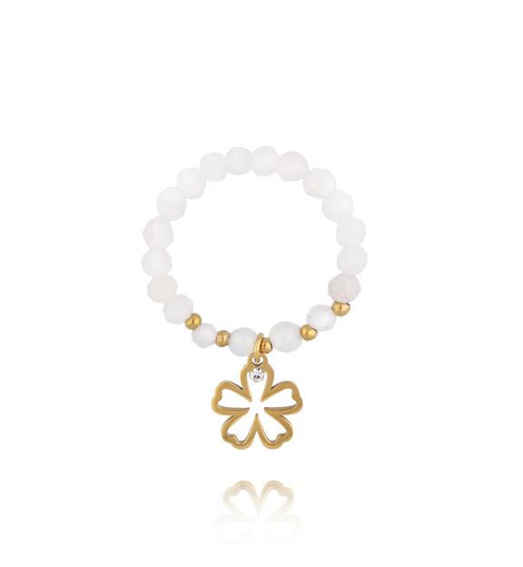 Pierścionek elastyczny z białych kamieni z zawieszką koniczynki PTW0640