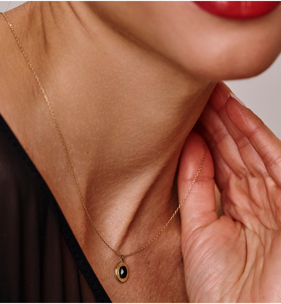 Naszyjnik z czarnym agatem złoty NEA0015