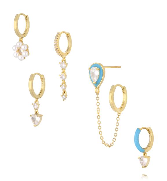 Zestaw pięciu kolczyków błękitno kryształowych KMB0056