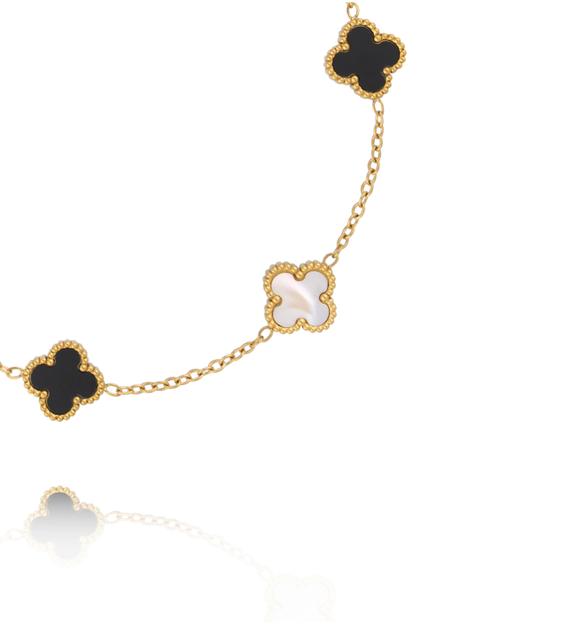 Bransoletka z białymi i czarnymi koniczynkami BSY0559