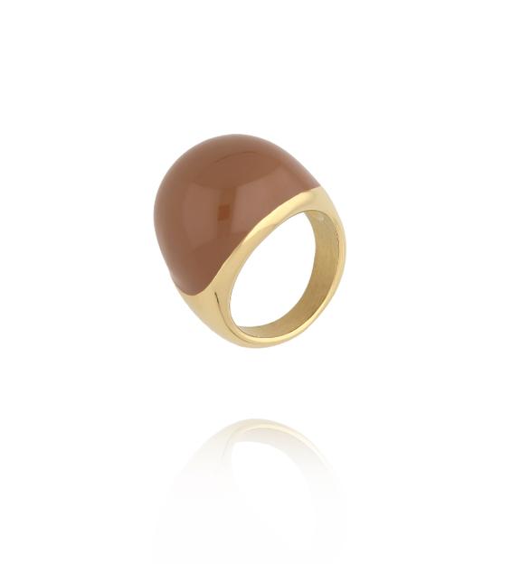 Pierścionek złoty z emalią w kolorze mocha PSA1095