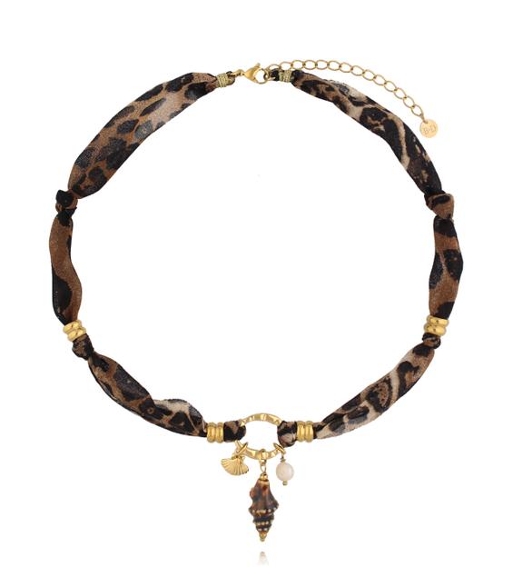 Naszyjnik z tkaniny w panterkę z zawieszką muszli NSH0130