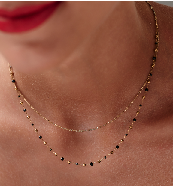 Naszyjnik  z czarnymi agatami i drobnymi koralikami NEA0091