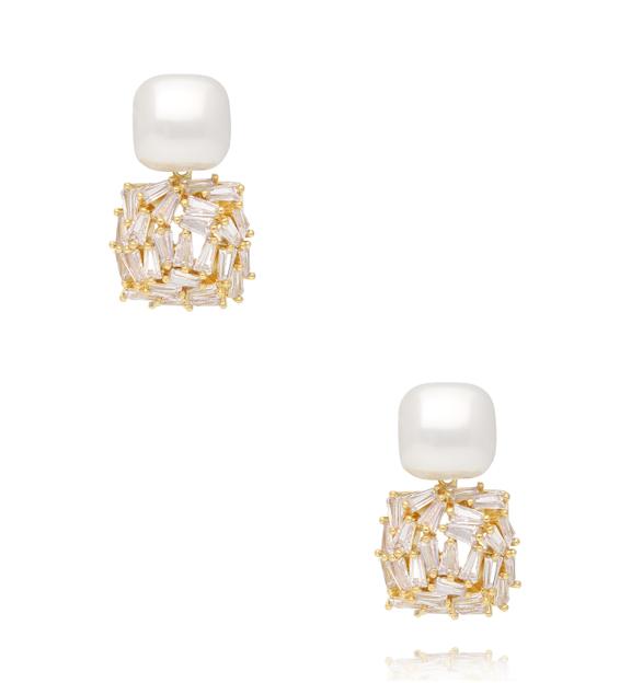 Kolczyki z perłą i kryształową kostką – złote wykończenie KLU0204