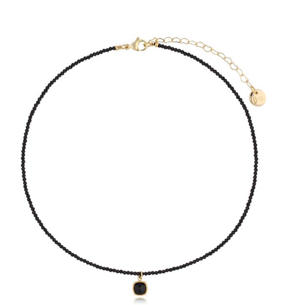 Naszyjnik z czarnych kamieni z kwadratową zawieszką NTW1563