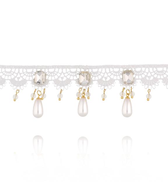 Choker koronkowy z perełkami i złotymi detalami NLU0046