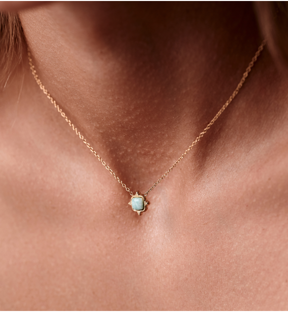 Naszyjnik delikatny złoty z amazonitem NEA0025